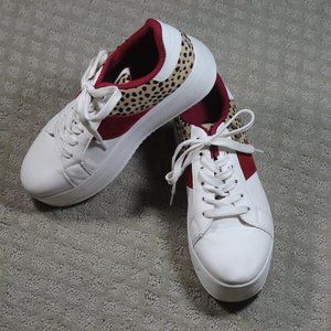Qupid Size 8.5 White, Maroon and Animal Print Sneakers